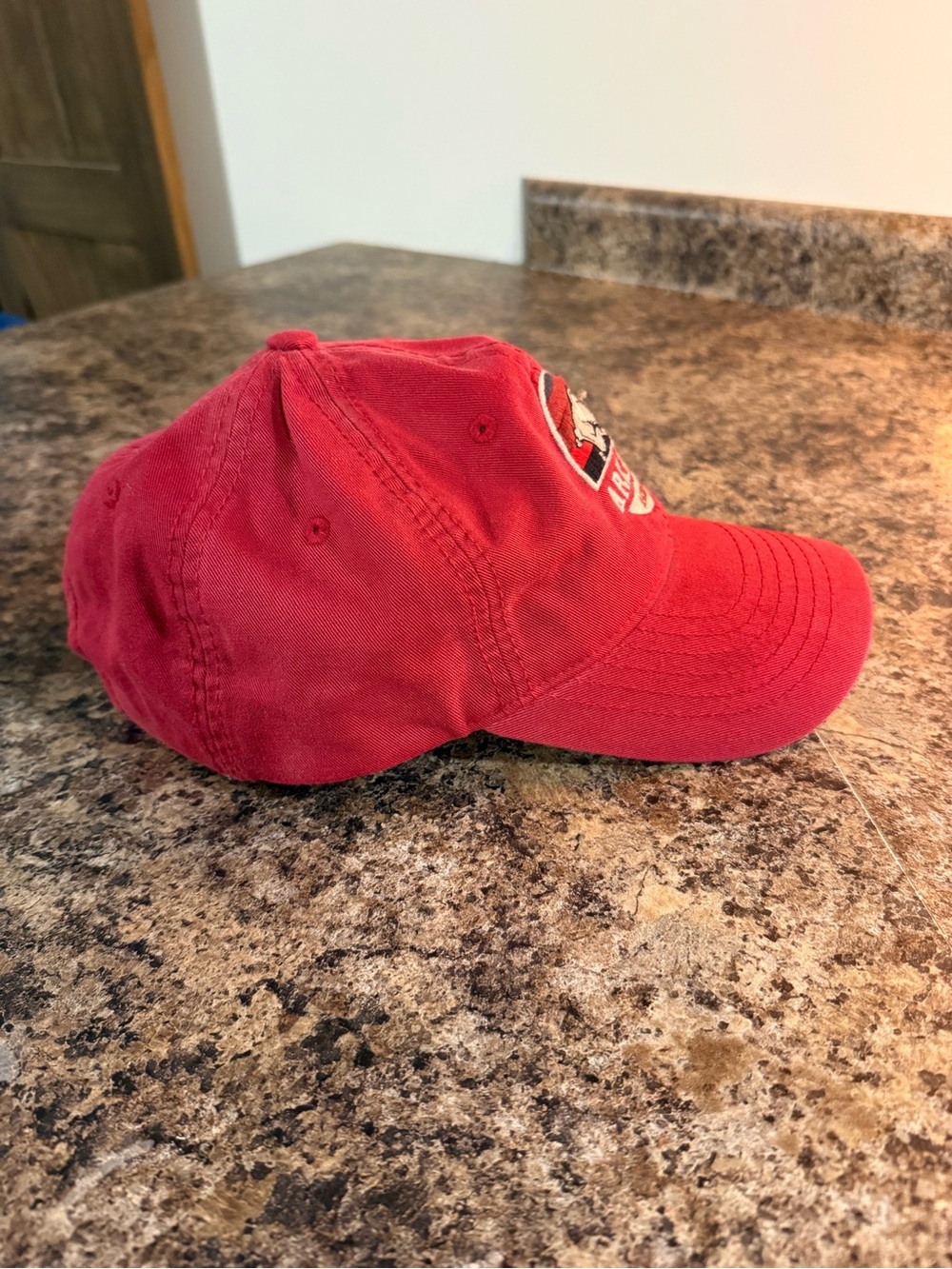 Arkansas Razorbacks Red Baseball Cap - Unbranded - Picture 3 of 3